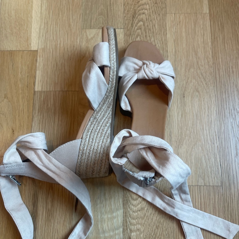 Ugg Wedge Espadrille - NWOT - Picture 6 of 8